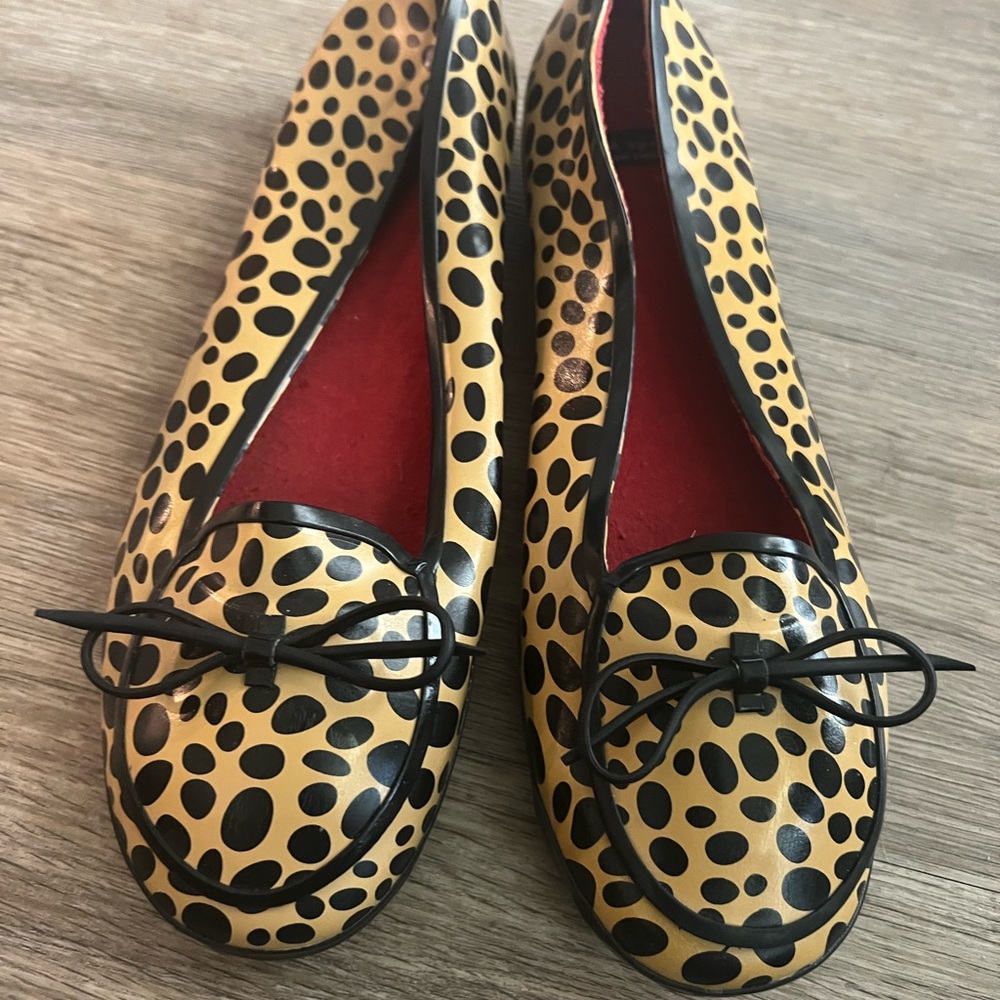 Stylish Polka Dot Loafers - Black and Tan